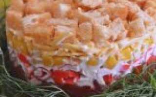 Крабовый салат с «кириешками» — пошаговый рецепт с фото