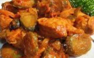 Мясо по-барски — сочная свинина с солеными огурчиками